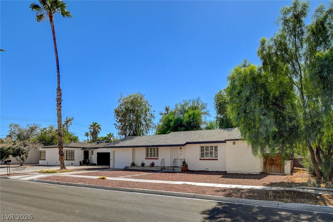 1134 Westwood Drive — photo 2