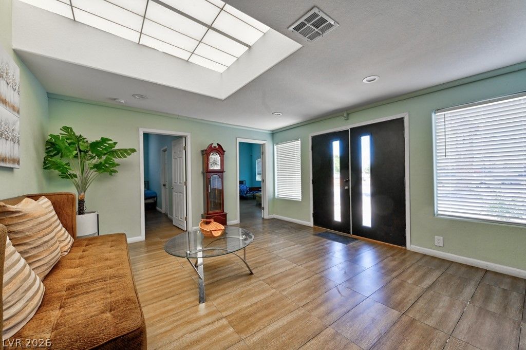 706 Lacy Lane — photo 3