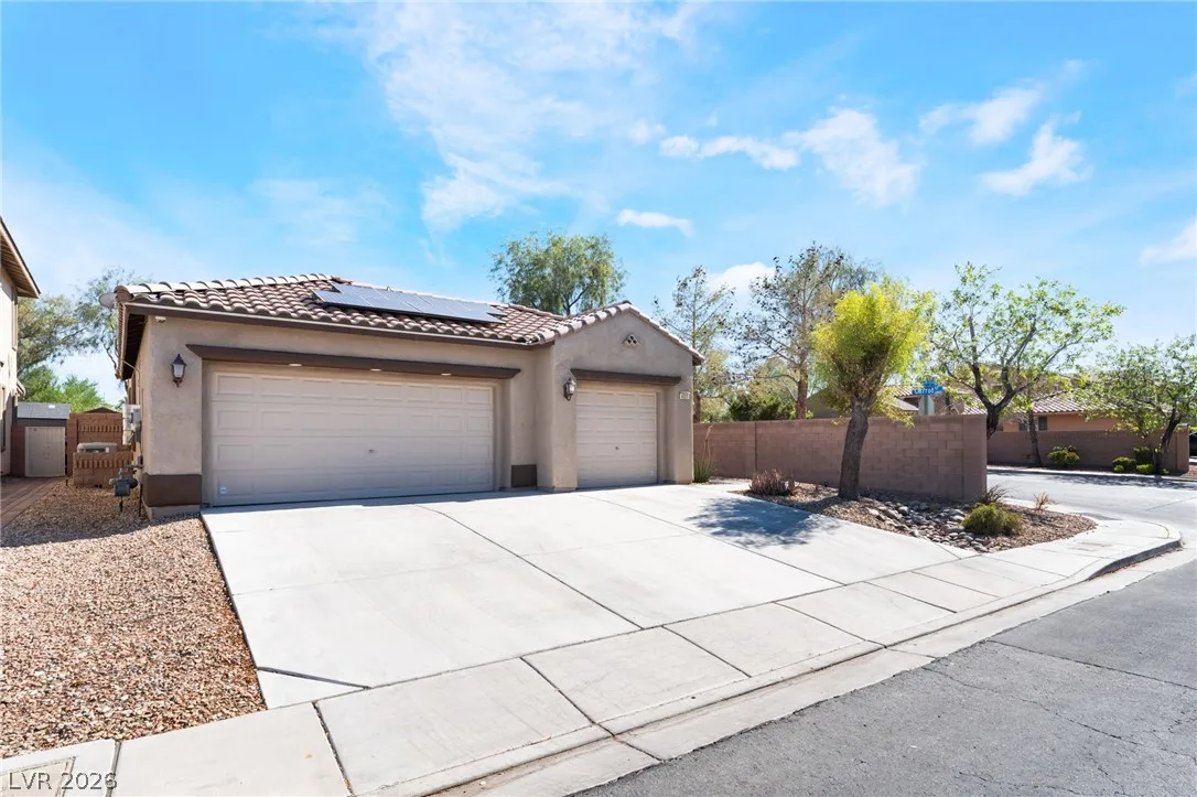 4005 Kristina Lynn Avenue — photo 3 of 35