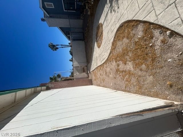 5516 Deodar Drive — photo 3 of 6