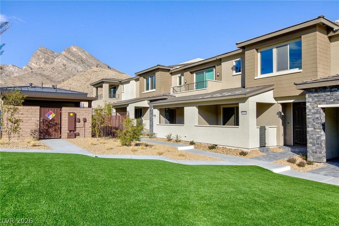 11439 Peak Landing Avenue — photo 2