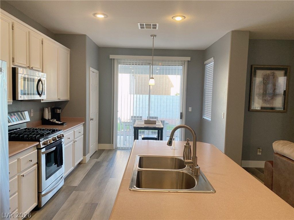 3542 Great Bear Street — photo 5 of 12