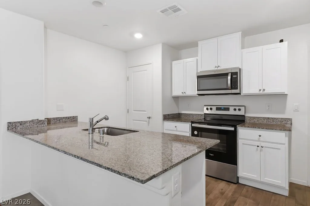 341 Summer Sparrow Avenue — photo 2