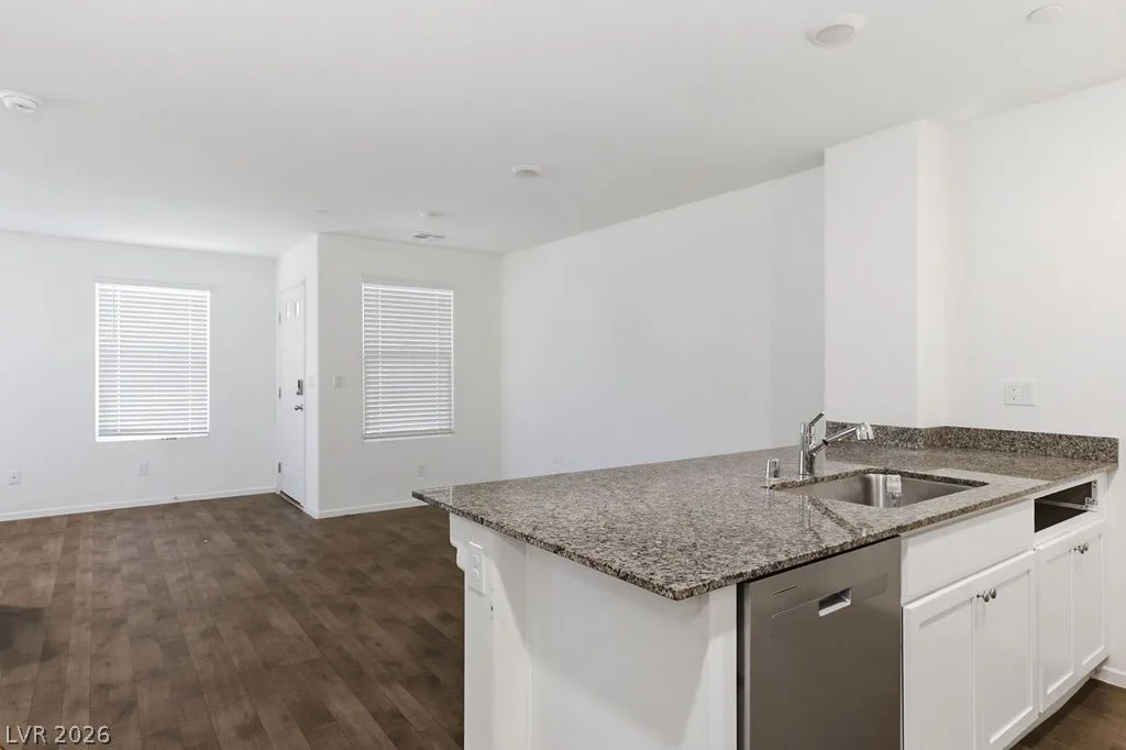 341 Summer Sparrow Avenue — photo 5