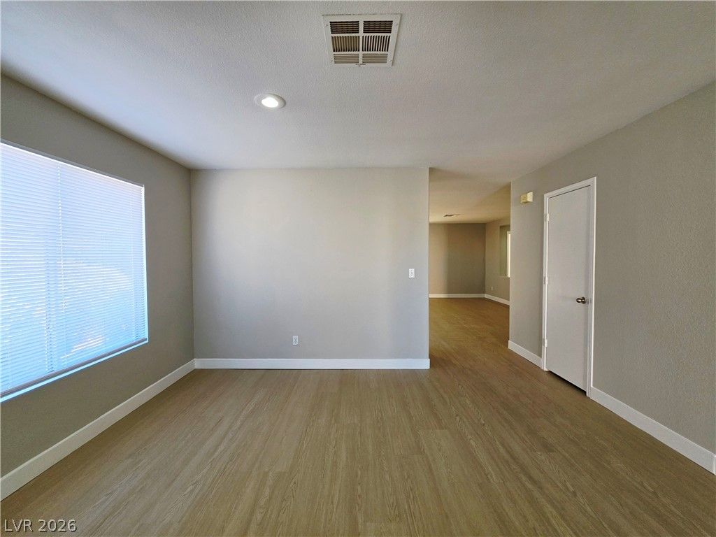 5929 Forest Creek Road — photo 4 of 26