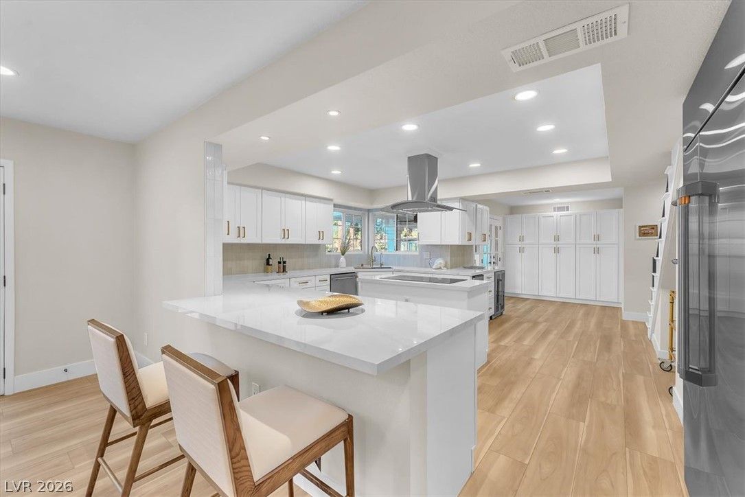 2868 Vista Del Sol Avenue — photo 4