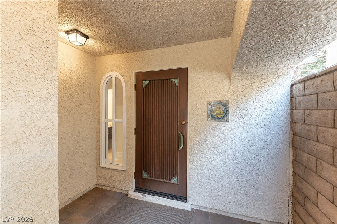 2845 QUEENS COURTYARD Drive — photo 3