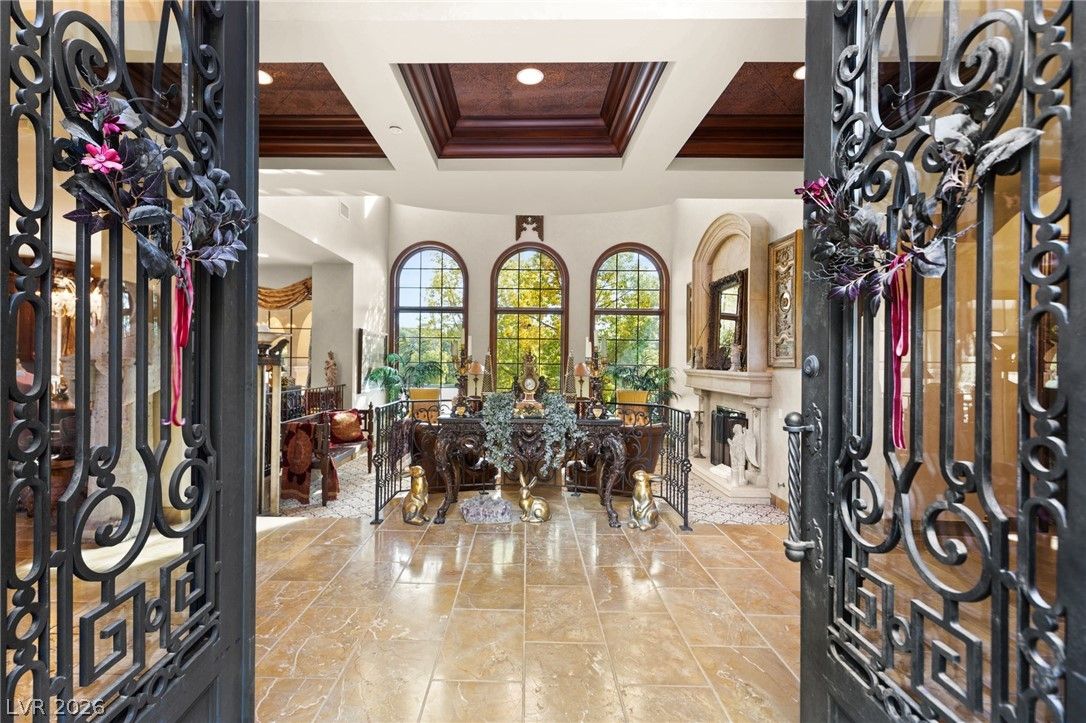 47 Club Vista Drive — photo 2 of 29