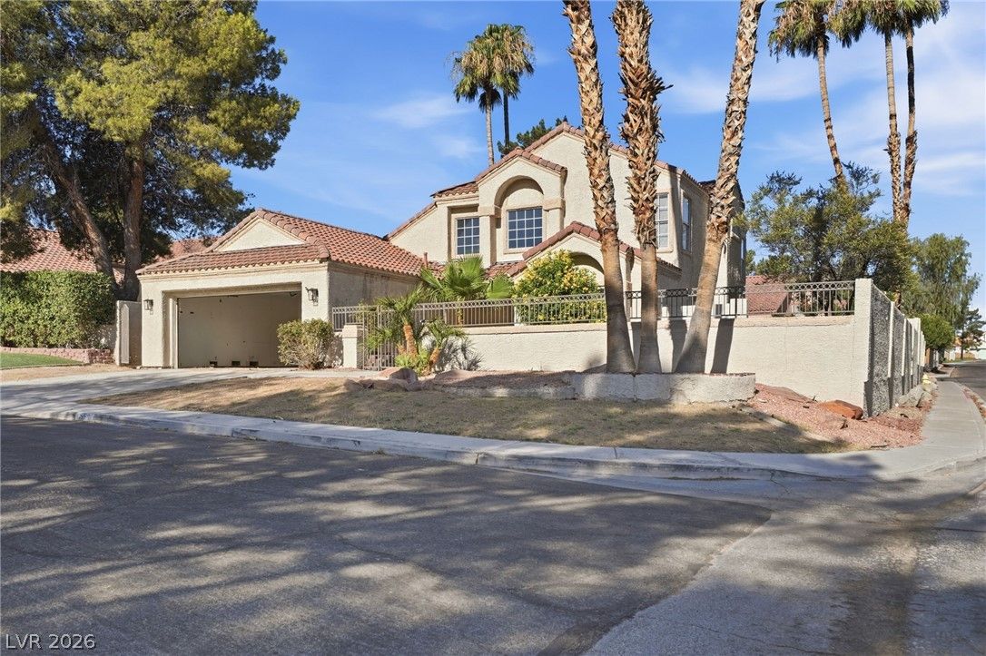 551 British Court — photo 3