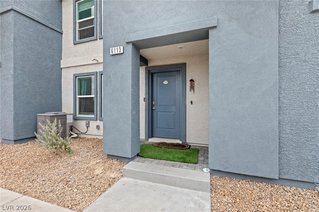 6113 Musas Garden Street — photo 2 of 40
