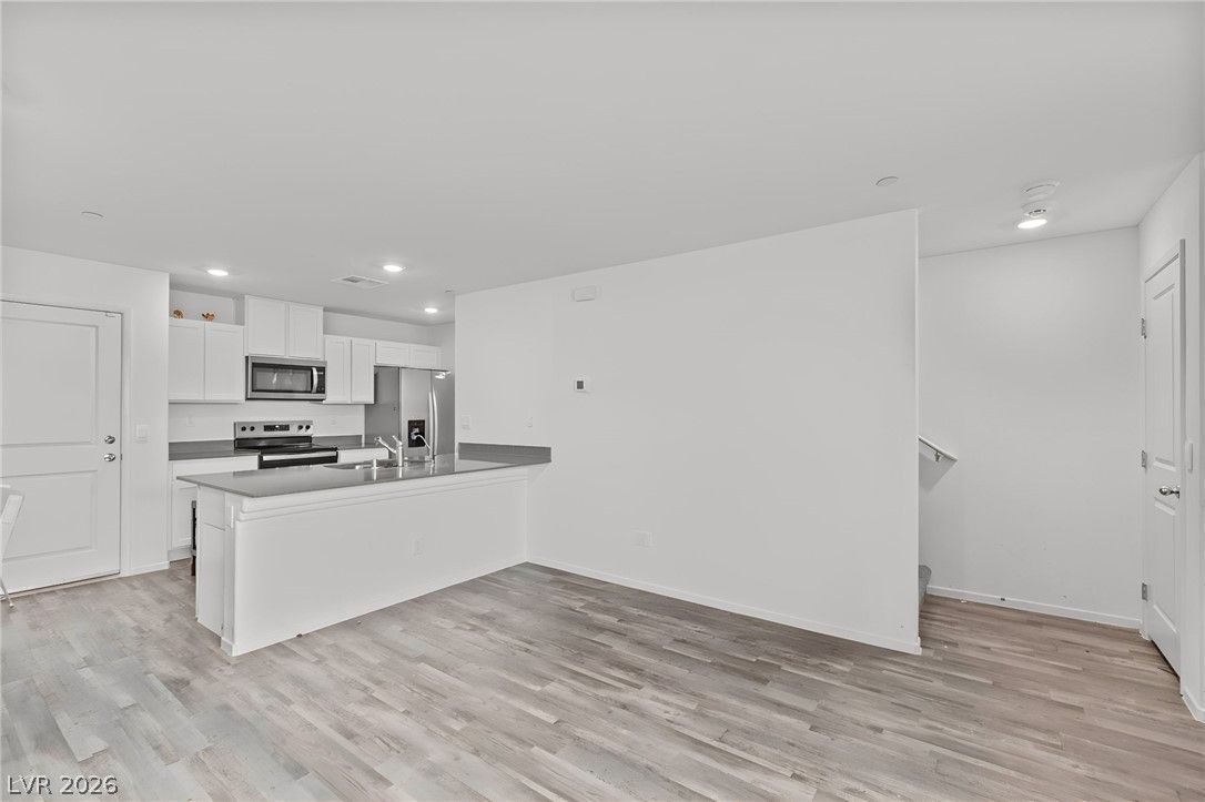 6113 Musas Garden Street — photo 5 of 40