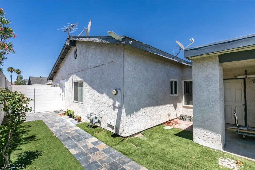4562 Via San Rafael — photo 3