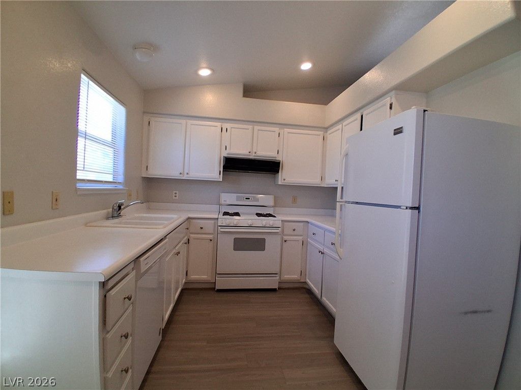 8009 Cetus Circle 201 — photo 4 of 12