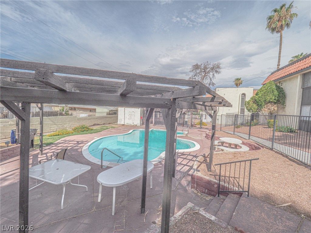1370 Vegas Valley Drive 43 — photo 2