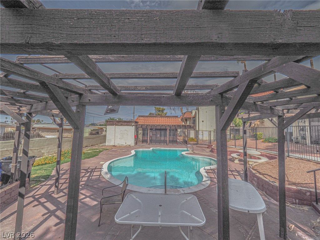 1370 Vegas Valley Drive 43 — photo 3