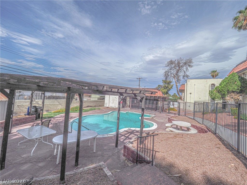 1370 Vegas Valley Drive 43 — photo 5