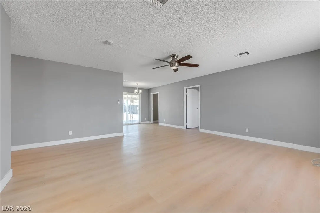 3570 Irwin — photo 4