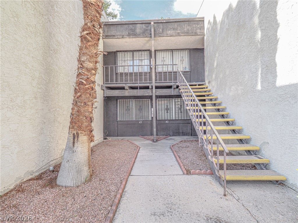 1370 Vegas Valley Drive 44 — photo 3