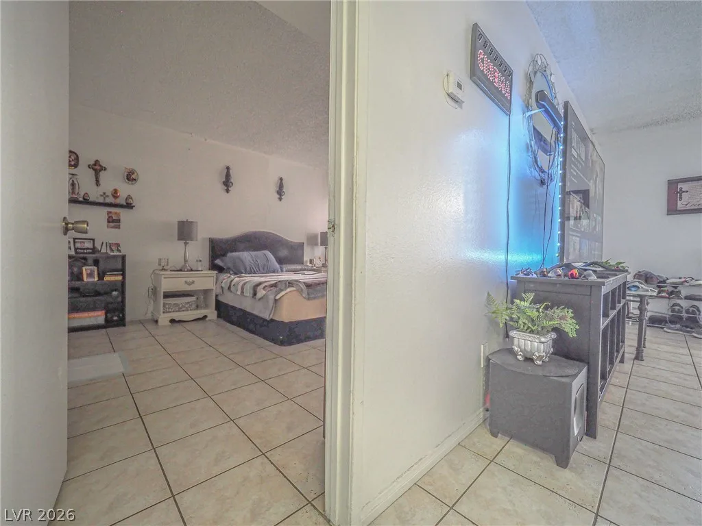 Photo 33