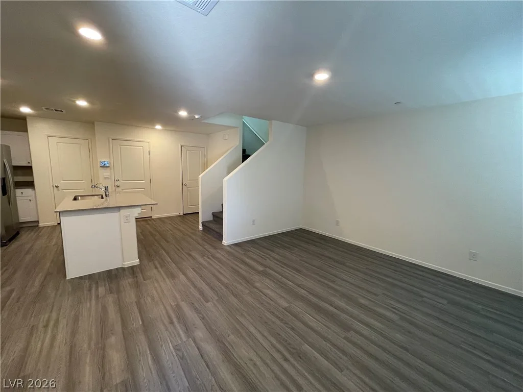 1923 Stanza Vista Street — photo 2