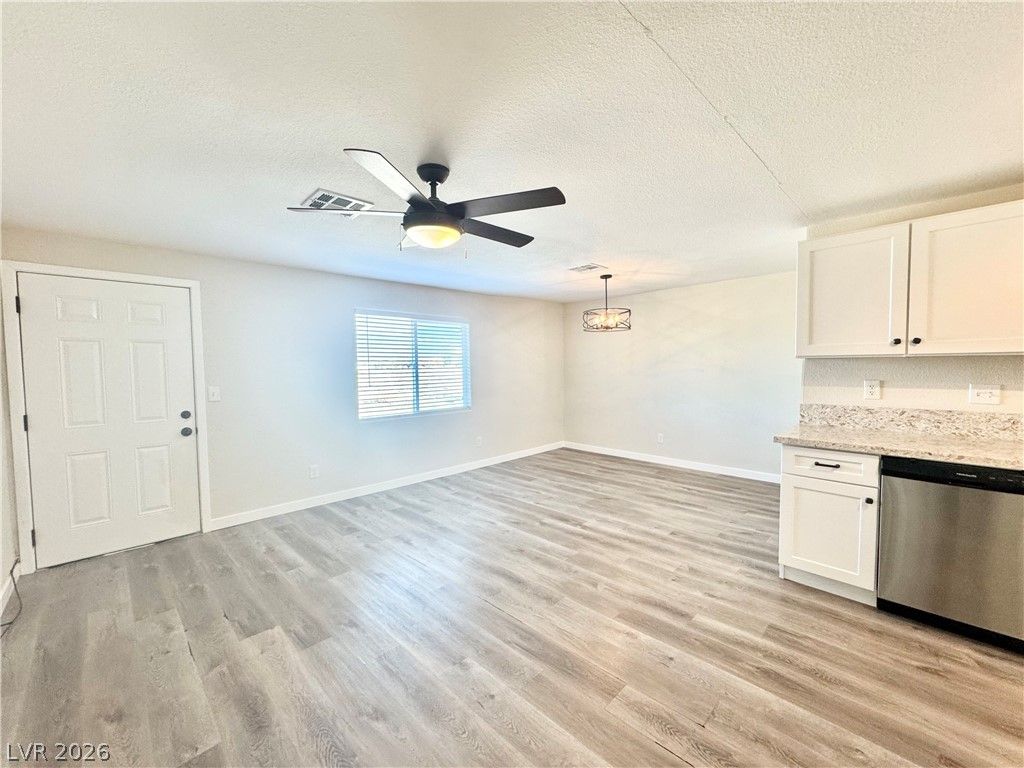 2081 South Dandelion Street 4 — photo 3