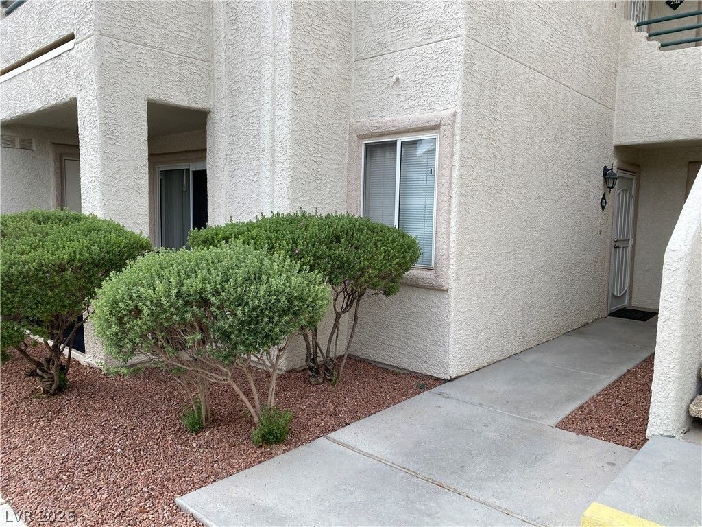 7912 Foxwood Place 102 — photo 2