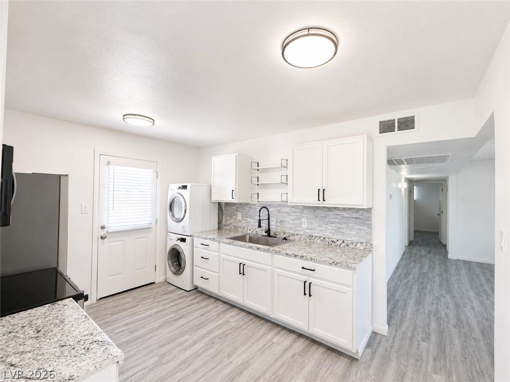 2716 Spear Street — photo 5 of 11