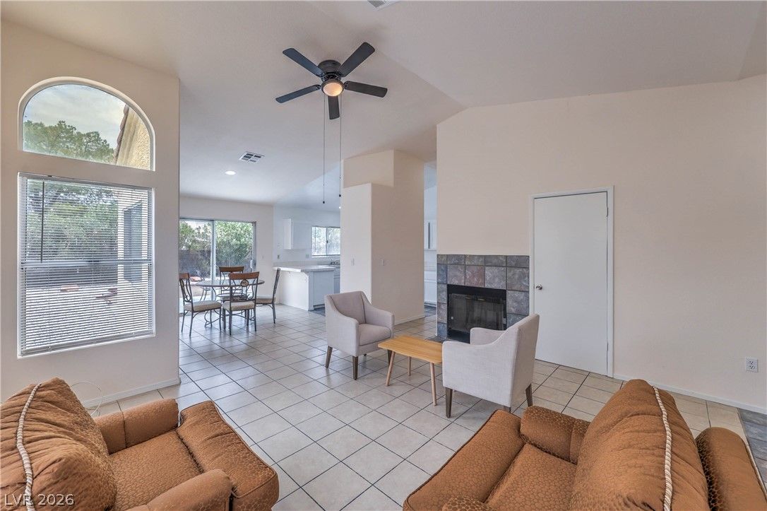 3511 Farina Drive — photo 2