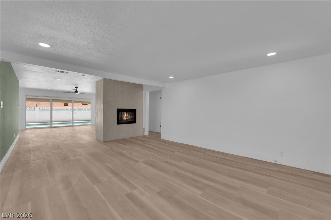 1524 Bonita Avenue — photo 5 of 39