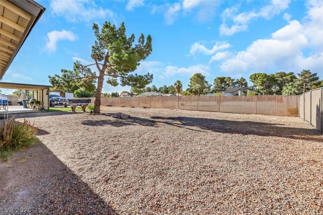 2715 East Hacienda Avenue — photo 3