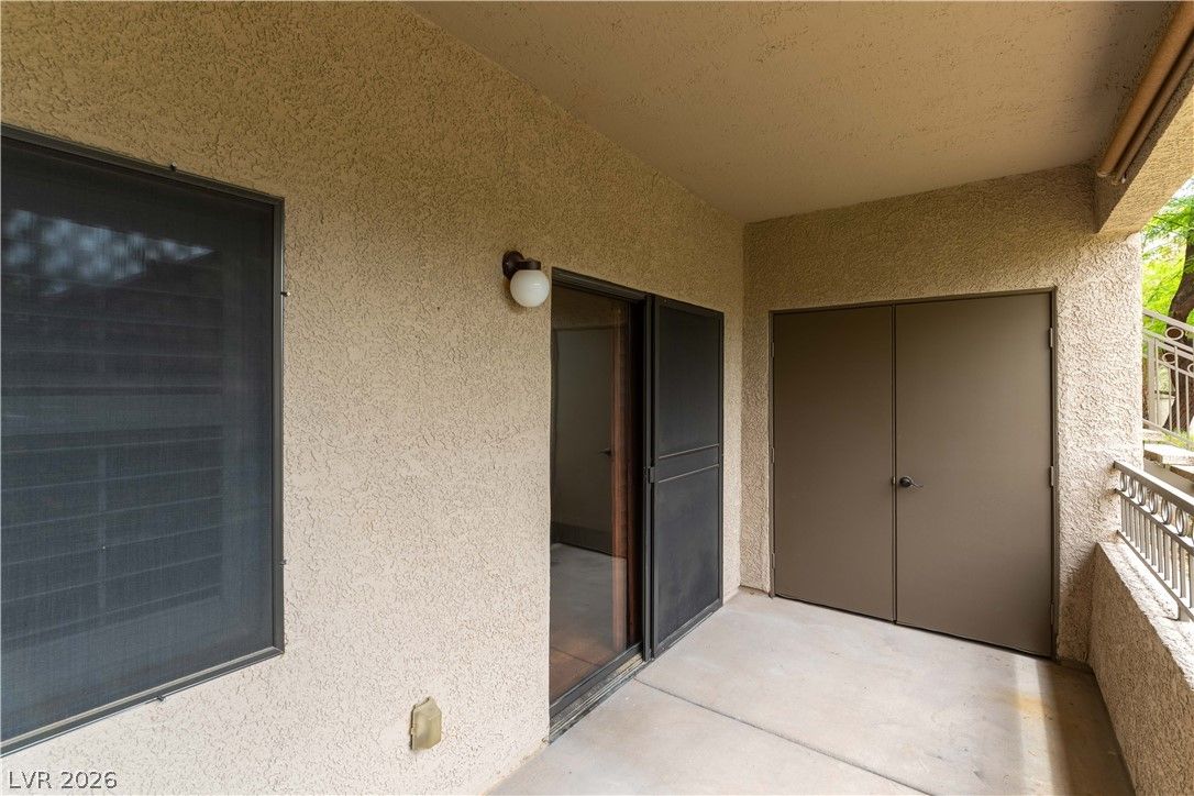 8250 North Grand Canyon Drive 1027 — photo 2 of 11