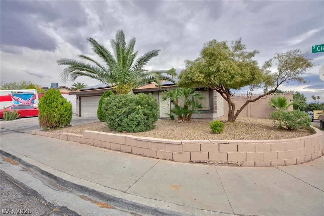 3946 Clear View Drive — photo 1