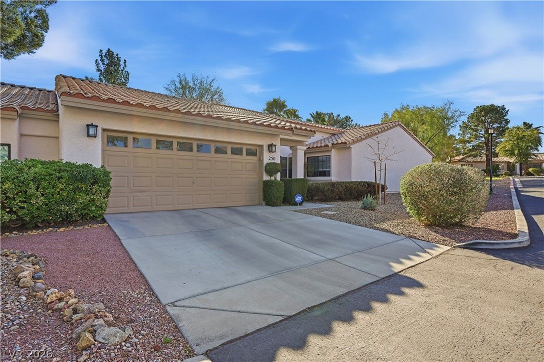 250 Garfield Drive — photo 2