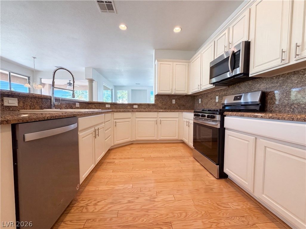 10228 Donde Avenue — photo 2
