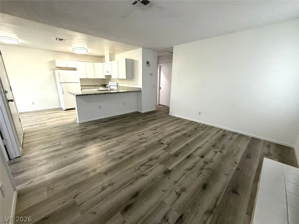 2724 Aarondavid Drive D — photo 2 of 10