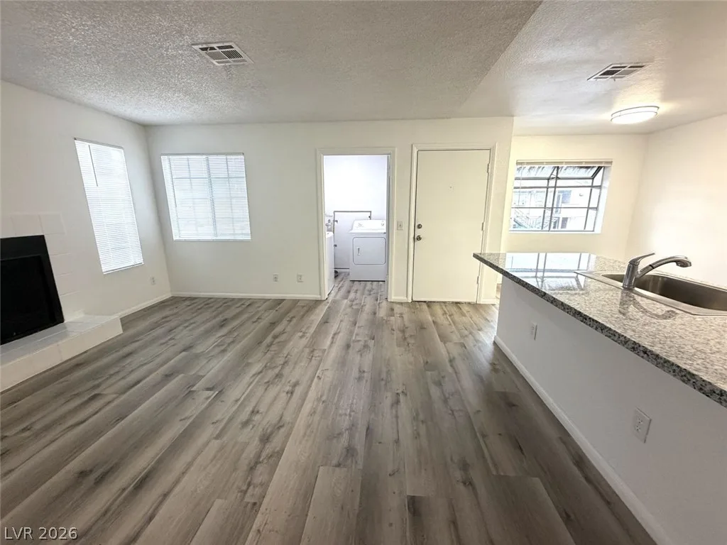 2724 Aarondavid Drive D — photo 3 of 10