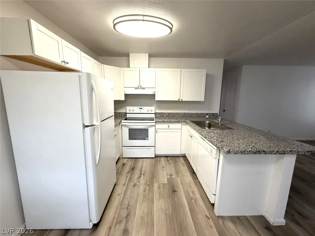2724 Aarondavid Drive D — photo 4 of 10