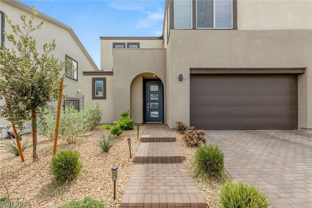 10449 Smokey Mariposa Avenue — photo 3 of 34
