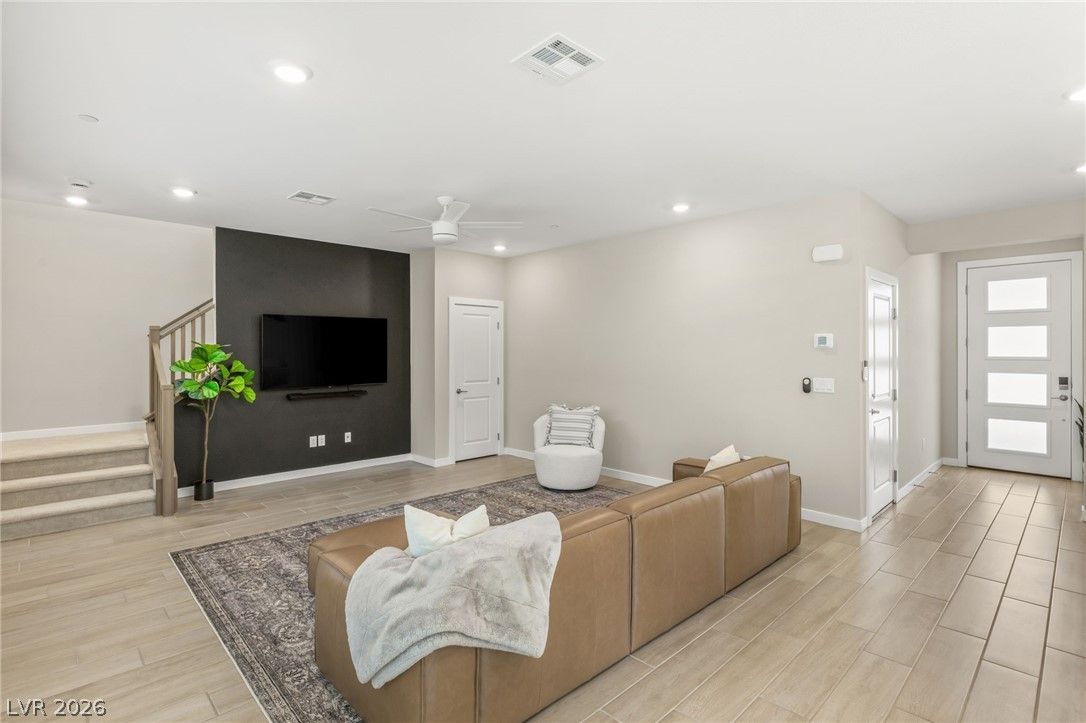 10449 Smokey Mariposa Avenue — photo 5 of 34