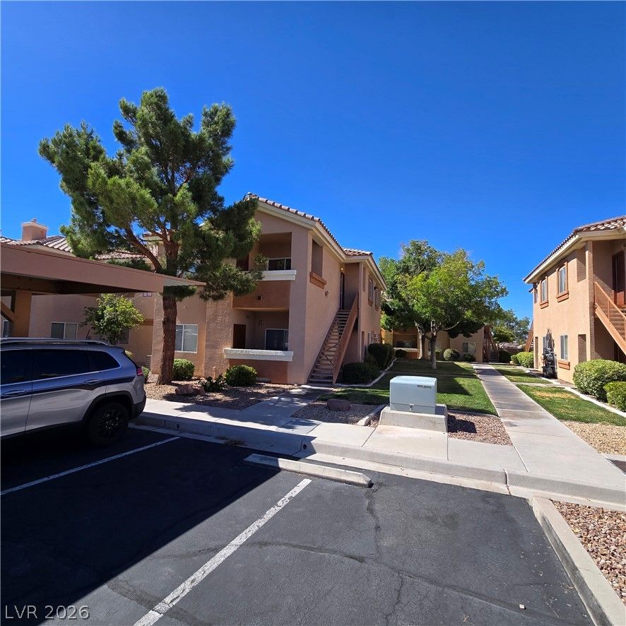 1050 East Cactus Avenue 2058 — photo 2 of 29