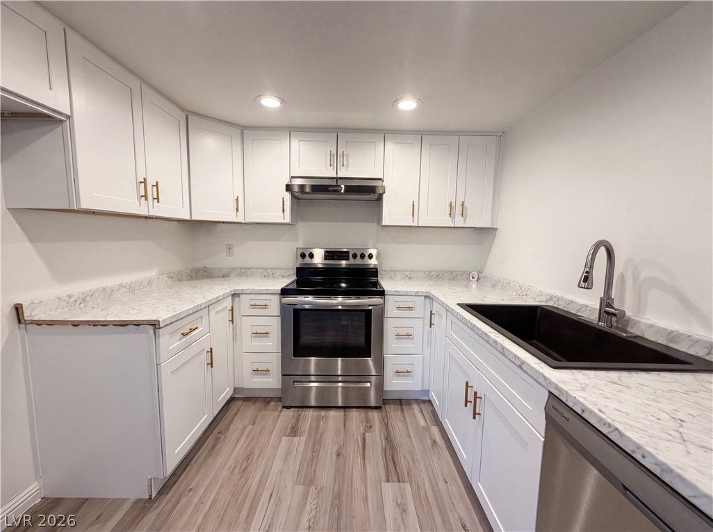 1701 East Katie Avenue 83 — photo 2