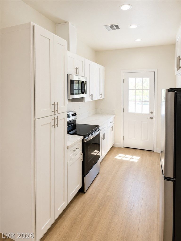 1701 Sycamore Avenue A — photo 2