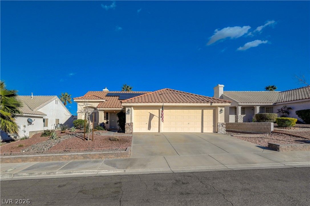 246 Amber Light Court — photo 3