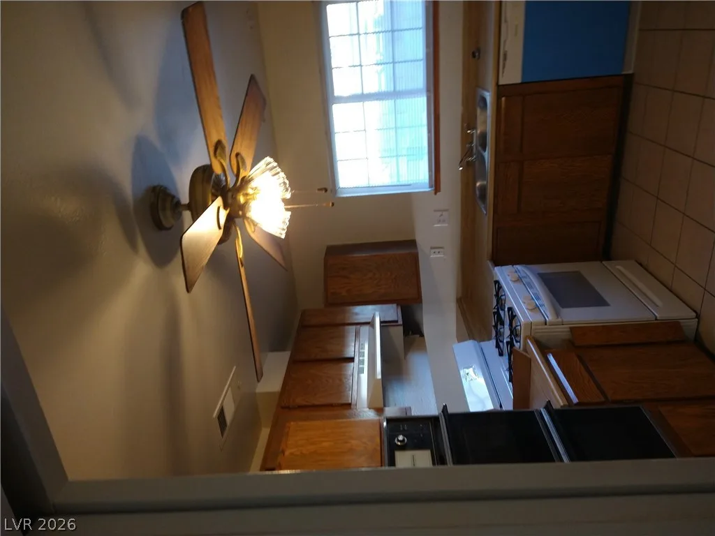 212 Bradshaw Way — photo 4
