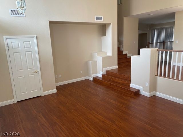 321 Waterton Lakes Avenue — photo 3