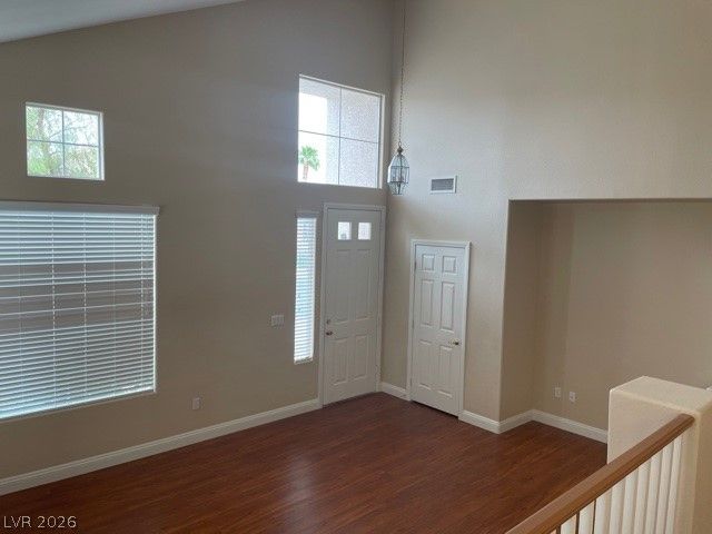 321 Waterton Lakes Avenue — photo 4
