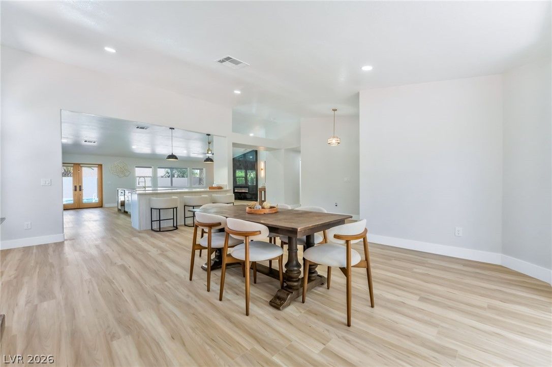 5120 Gentle River Avenue — photo 4