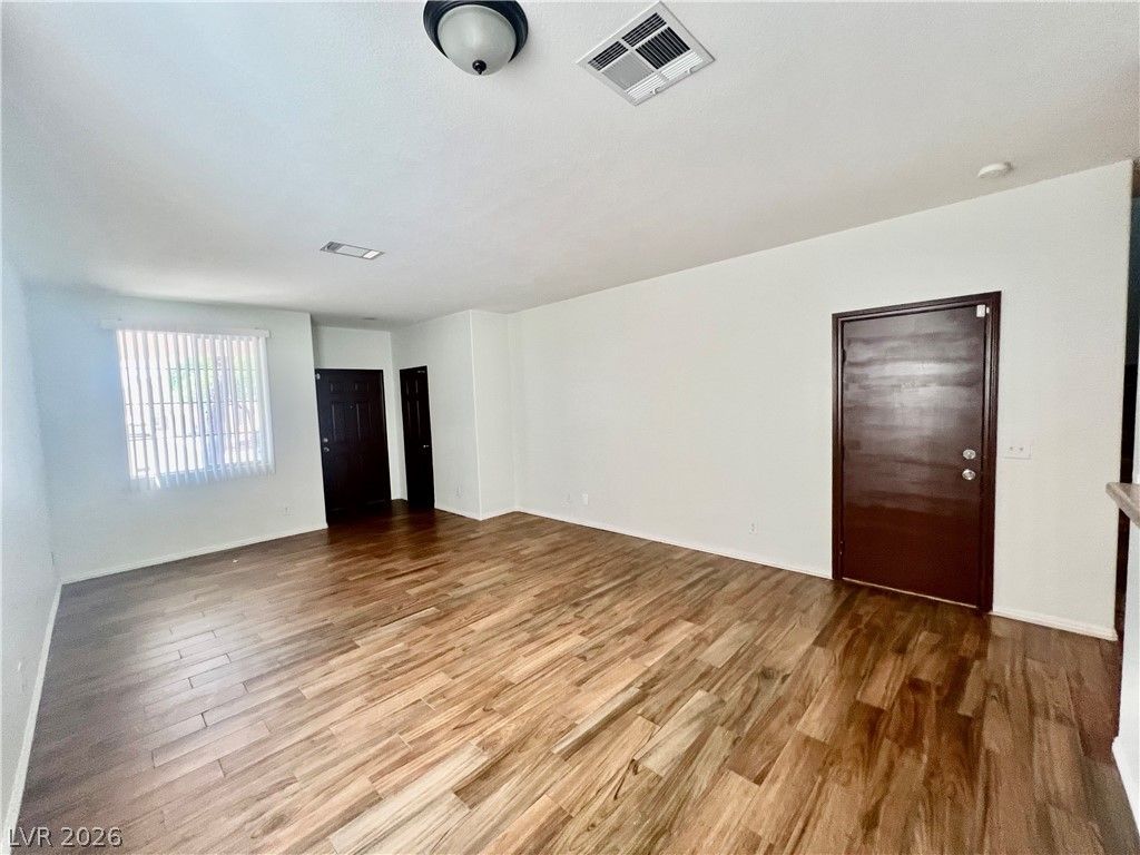 1324 Sun Village Avenue — photo 4