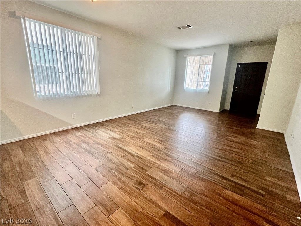 1324 Sun Village Avenue — photo 5