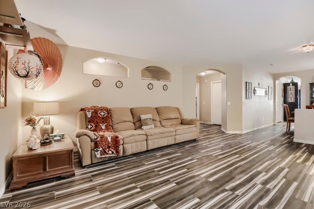 6431 Shining Sand Avenue — photo 4 of 17